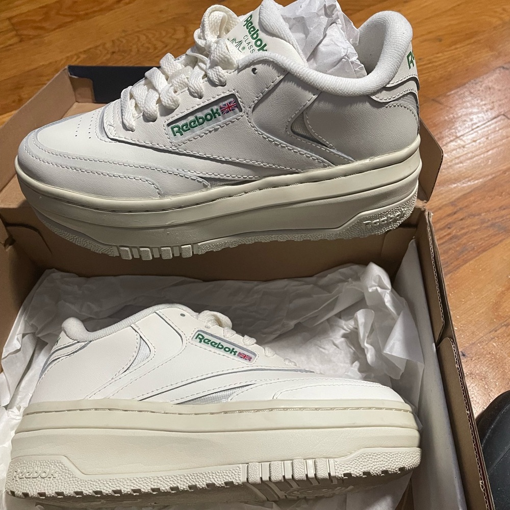 Reebok Sneakers